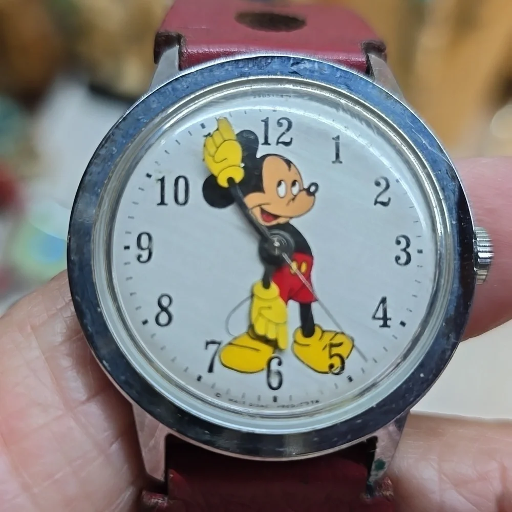 Vintage Mickey Mouse Timex Winding Watch - Picture 4 of 6